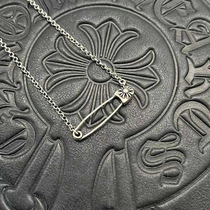 Ch*0me He**ts necklaces